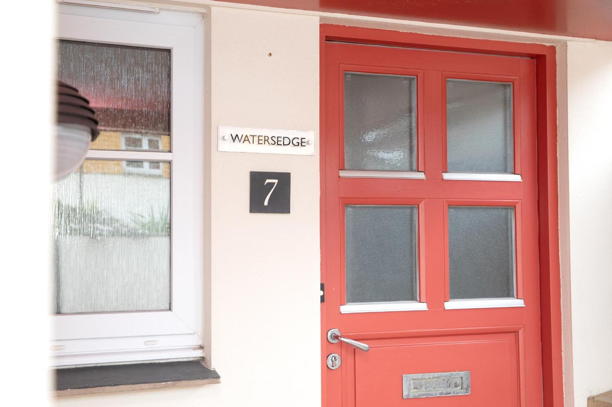 At Watersedge Villa เอกซ์มัธ ภายนอก รูปภาพ